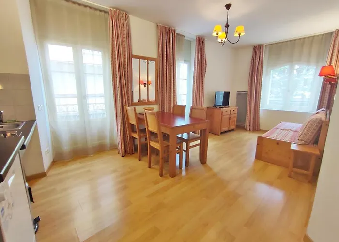 Zenitude, T3, Centre Luchon, Wifi, Casier A Skis, Ascenseur, 6 Personnes